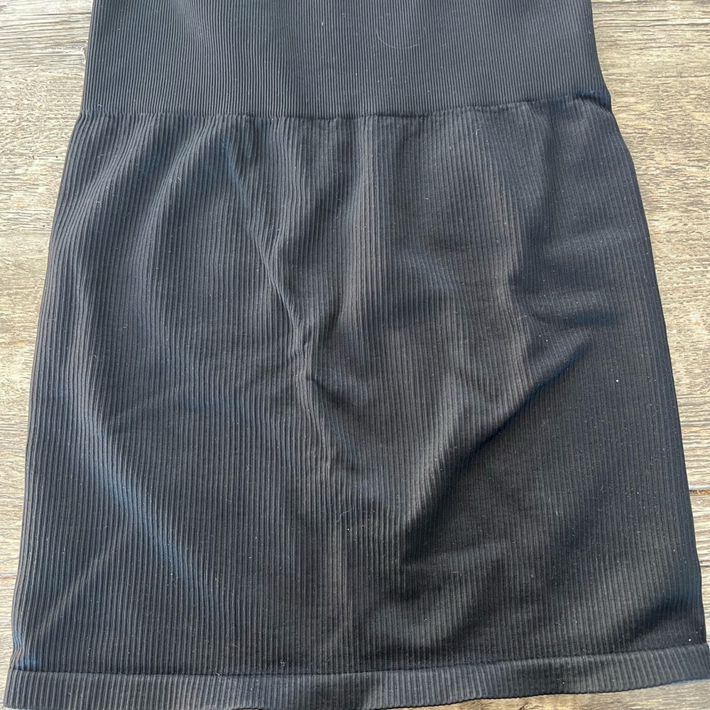 Elegant Black Ribbed Skirt